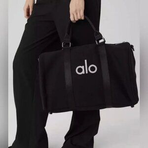NWT Alo Yoga Traverse Duffle Bag – Black/Silver Fitness Gym Tote Travel Bag